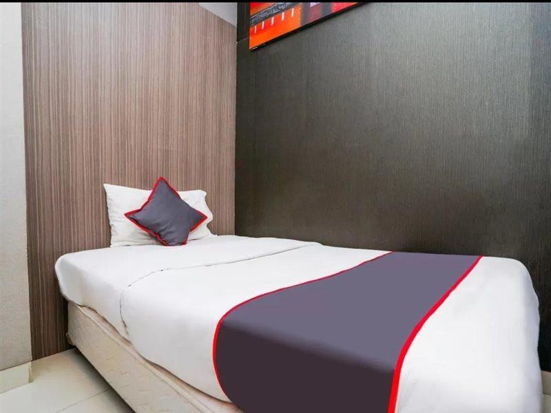 Collection O 29 Twin Tower Hotell Surabaya Eksteriør bilde